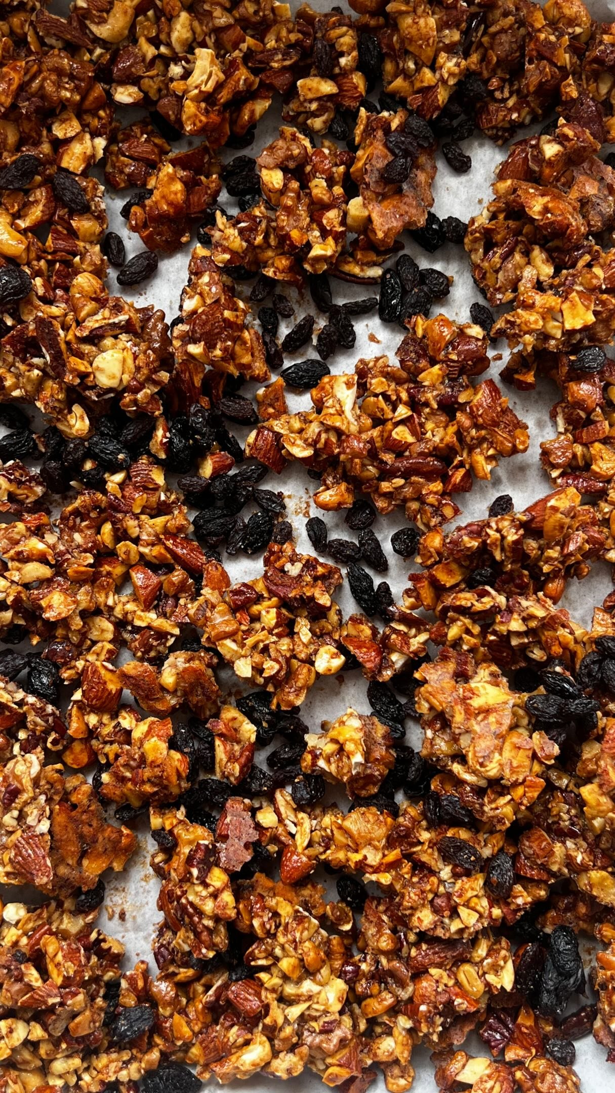 the best granola ever is simple and cluster-y. i don’t want something too elaborate or too ingredient-heavy! that’s why this is my go to method and recipe ✌️ comment “recipe” below and i’ll dm it over ✨

grain free granola • gluten free granola • homemade granola • granola clusters