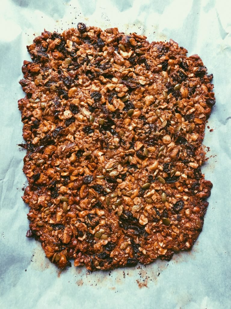 crunchy cashew granola bars