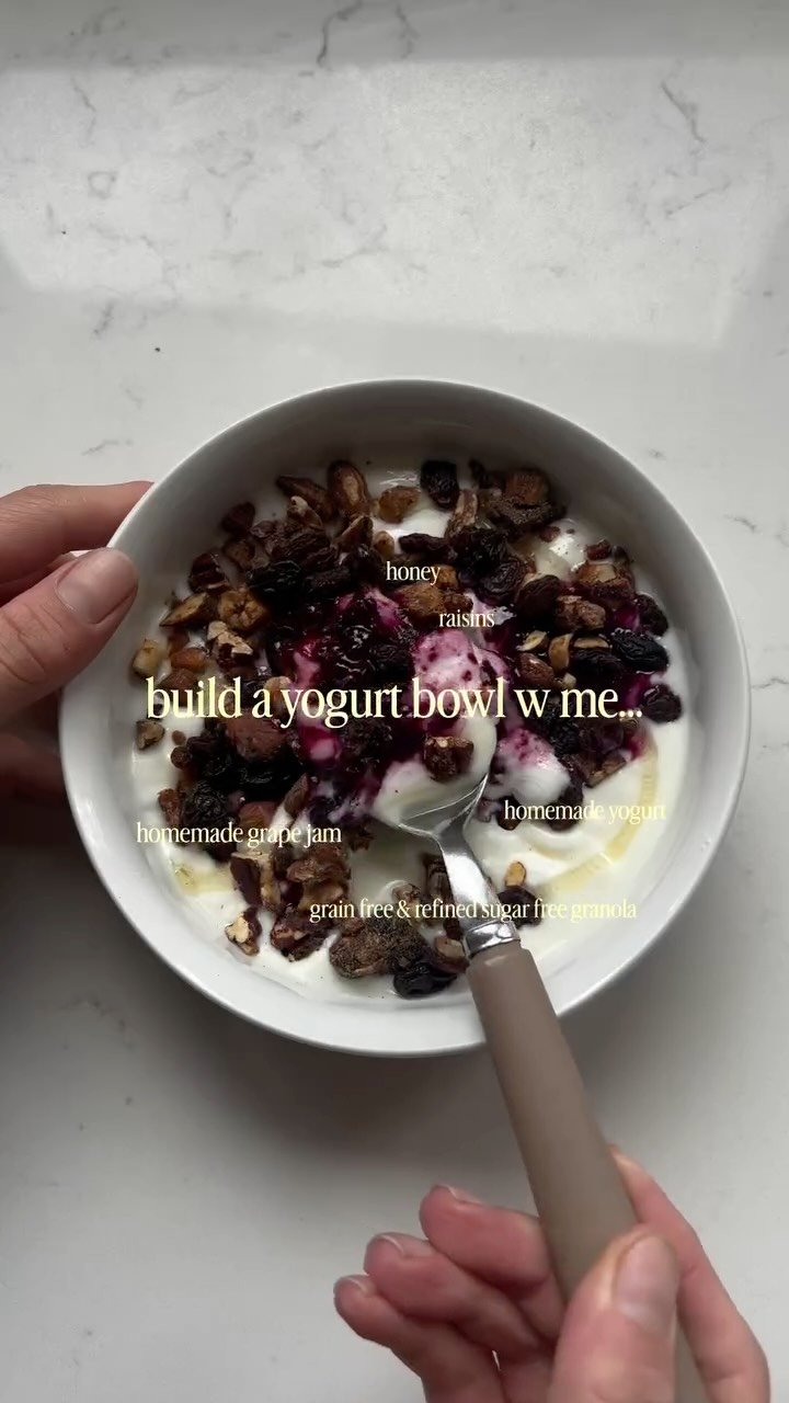 once you get over the apparent learning curve of making homemade yogurt in your instant pot you will never go back 🙅‍♀️i say apparent becuz it soundsss like a difficult thing to do but it’s actually so easy ! i linked my reel explaining the process 💁‍♀️ that being said it feels so good to eat homemade yogurt, and i love that my kids eat it too and get all those good probiotics (billions and trillions!!!). i made some grape jam using concord grapes which was quite tart so i added a bit of honey on top, homemade granola ofc and raisins 🤌✨