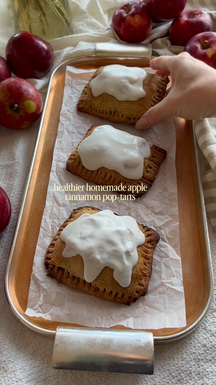 homemade apple cinnamon pop tarts. grain free & refined sugar free. icing recipe too ✌️🍎tis the season. comment “recipe” below and i’ll dm it to yA 🫶

grain free recipes • homemade pop-tarts • healthy treats • from scratch food • apple pop-tarts