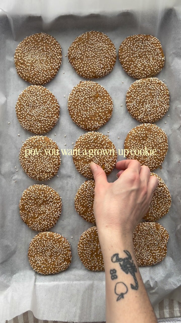 these lemon tahini sesame seed cookies are just that🙋‍♀️ grain free & refined sugar free too 🍋

comment “recipe” and i’ll send this super easy recipe your way!