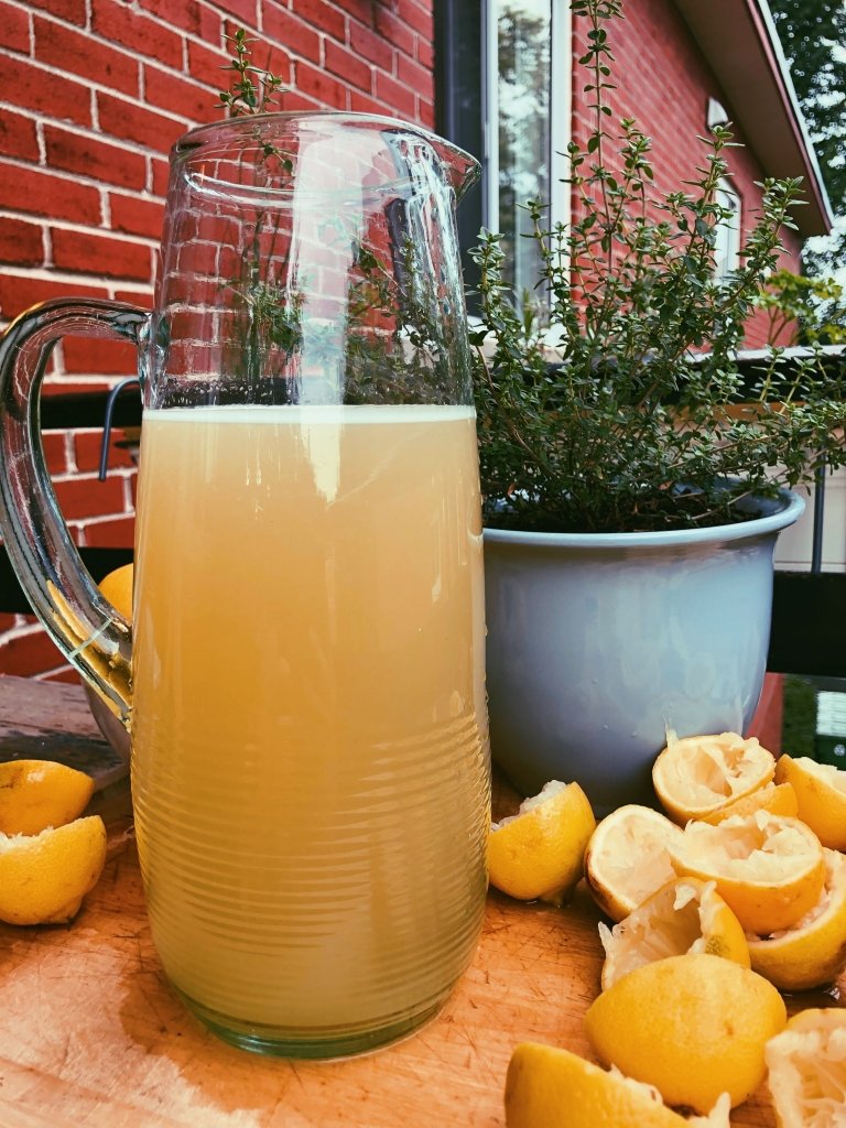 homemade refined sugar free lemonade