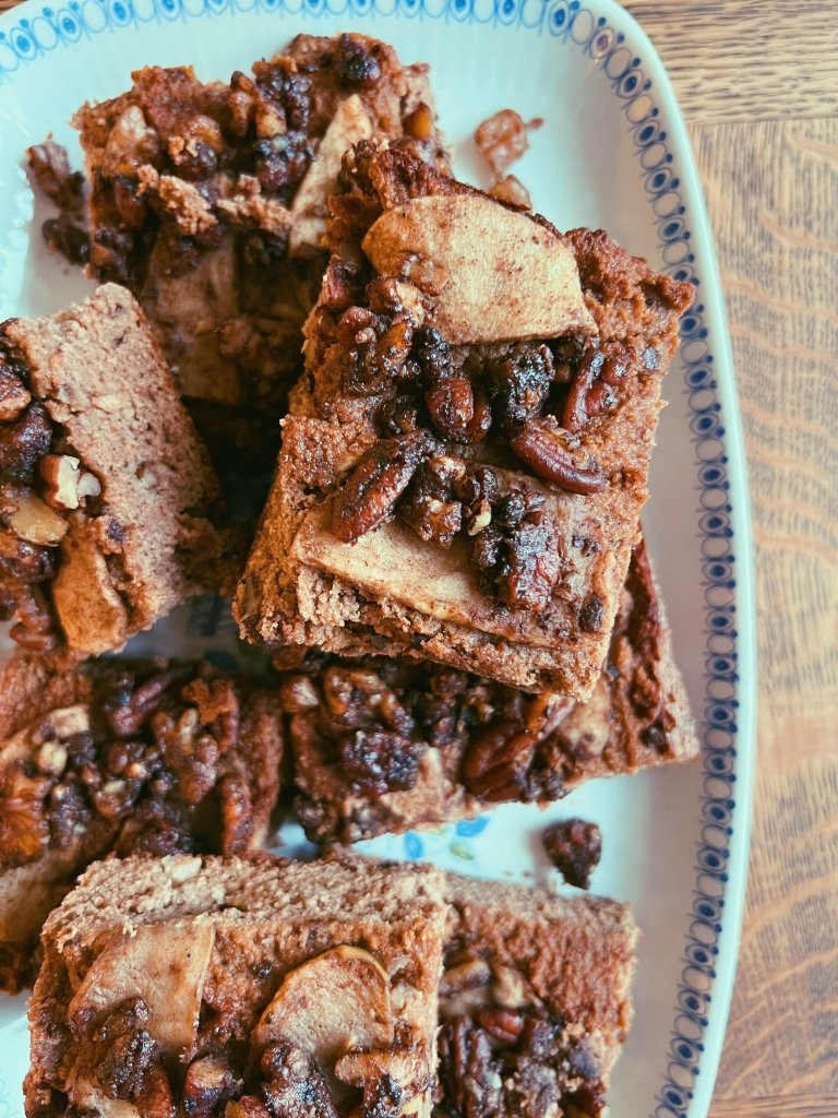 apple cinnamon cake (grain free, refined sugar free, scd diet)