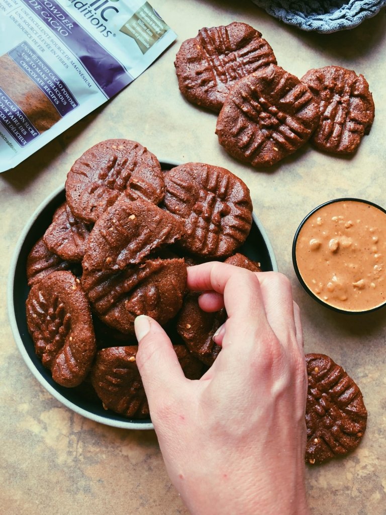 peanut butter & cacao cookies (grain free)