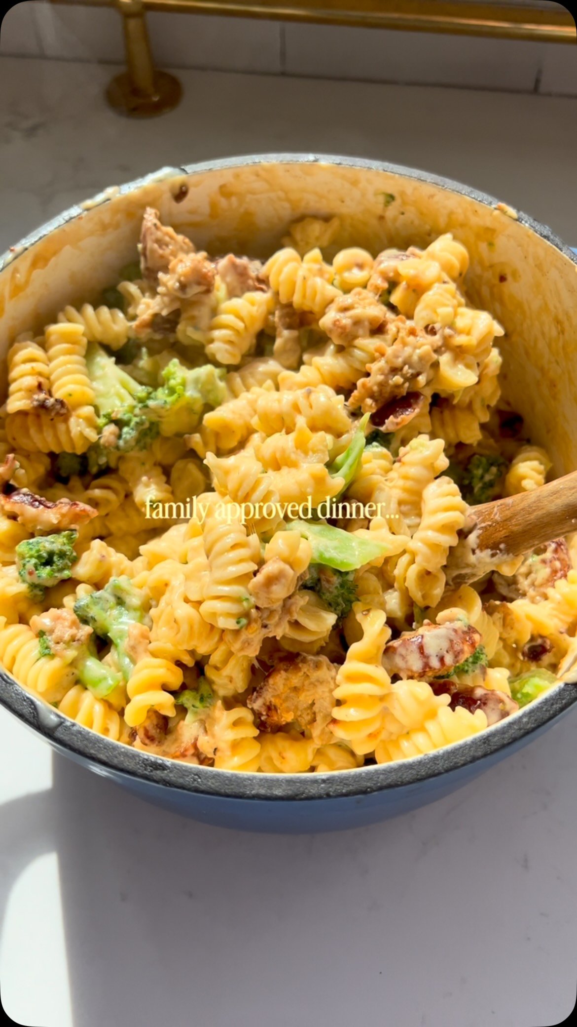 this is the type of meal the whole family, including small children, can get behind. a homemade mac and cheese w broccoli and bits of sausage✌️ 

toddler meals • family meals • homemade meals