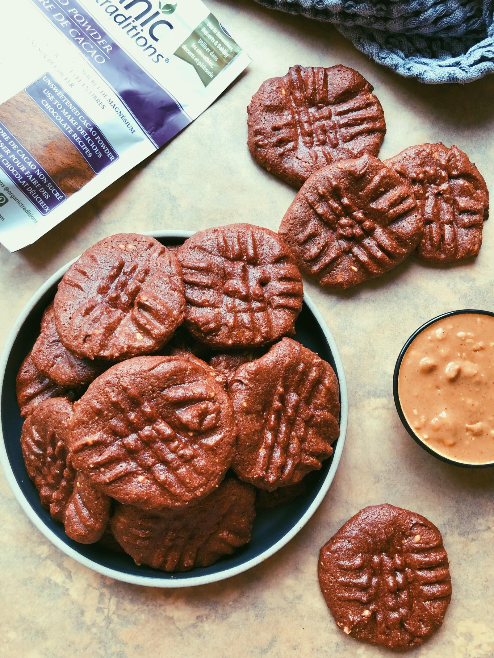 peanut butter & cacao cookies (grain free)