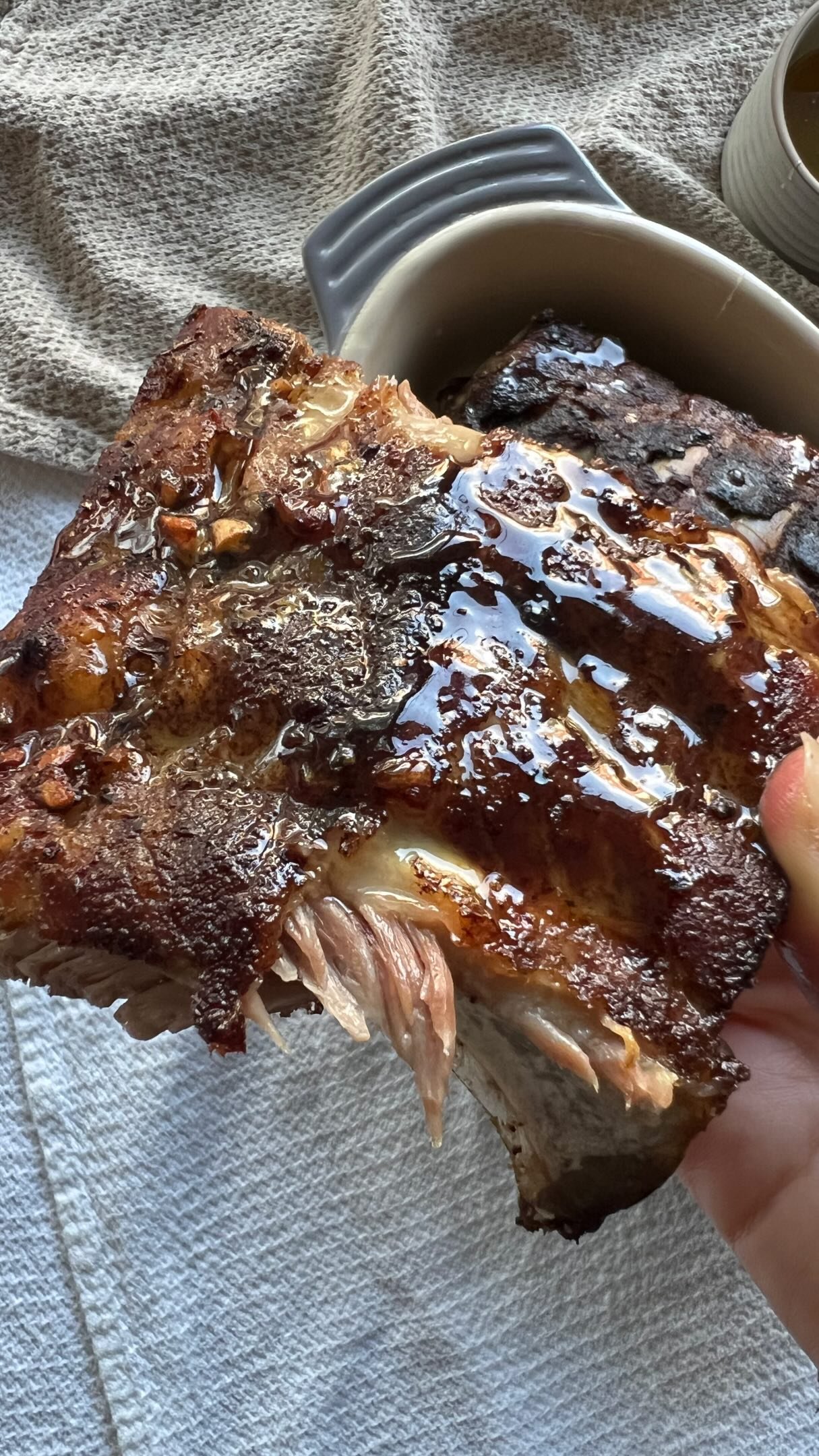 this is my faveee recipe for ribs, it’s a super simple dry rub and it’s best when cooked in the oven but in the summer i’ll often start it in the oven and finish it off on the bbq 👌☀️✨ find the ingredient list below!

2 racks of ribs, approx 1- 1.5 pounds each
1 tsp salt
2 tsp paprika
1/2 tsp oregano
1/2 tsp allspice
1/4 tsp cayenne pepper
1/4 tsp white pepper
1/4 tsp cumin
3 cloves of garlic, minced or finely chopped
3 tbsp extra virgin olive oil
Mike’s hot honey or preferred honey for drizzling (as desired/optional)

comment “recipe” and i’ll send the full recipe your way!
