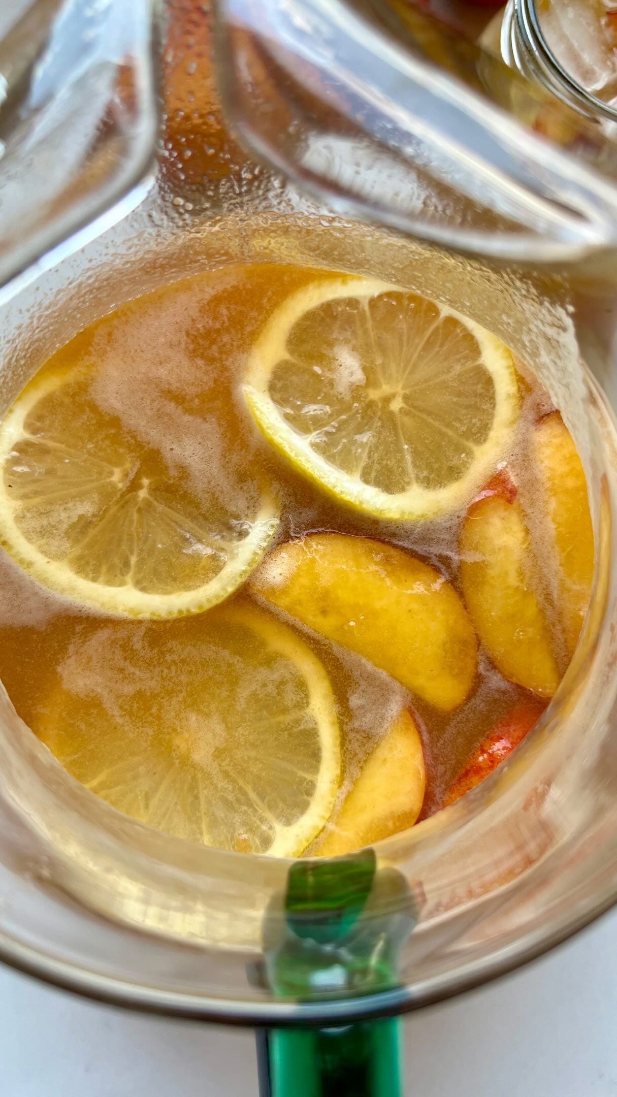 my daughter spotted this pitcher and immediately asked for lemonade 🍋💛🤝so i made a homemade peach lemonade without any refined sugar free - instead i did a honey simple syrup, and the taste is 🤌 

pro tip: freeze any juice that’s not consumed to make popsicles. or add some wine and make sangria 🍹🍷

comment “peach lemon” and ill dm you the link to the full instructions!

follow @earth.to.rose for more toddler approved (or requested) recipes ✅
