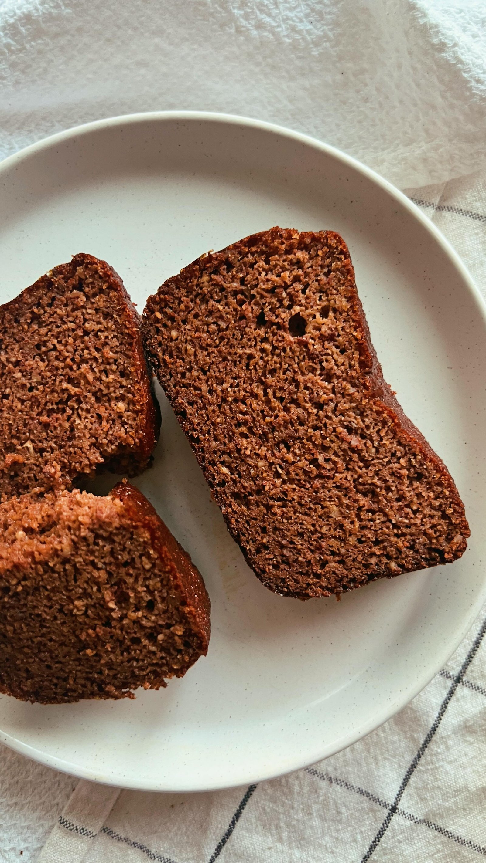a simple spin on a classic banana bread, this one is grain free but made w pecans (blend them to a fine flour in a food processor🤌) and coconut flour, it’s so good! sweetened w honey, and a few other ingredients (eggs, spices). 

comment “recipe” below and i’ll dm you the link 💌🍌

grain free • banana bread • refined sugar free • healthy baking