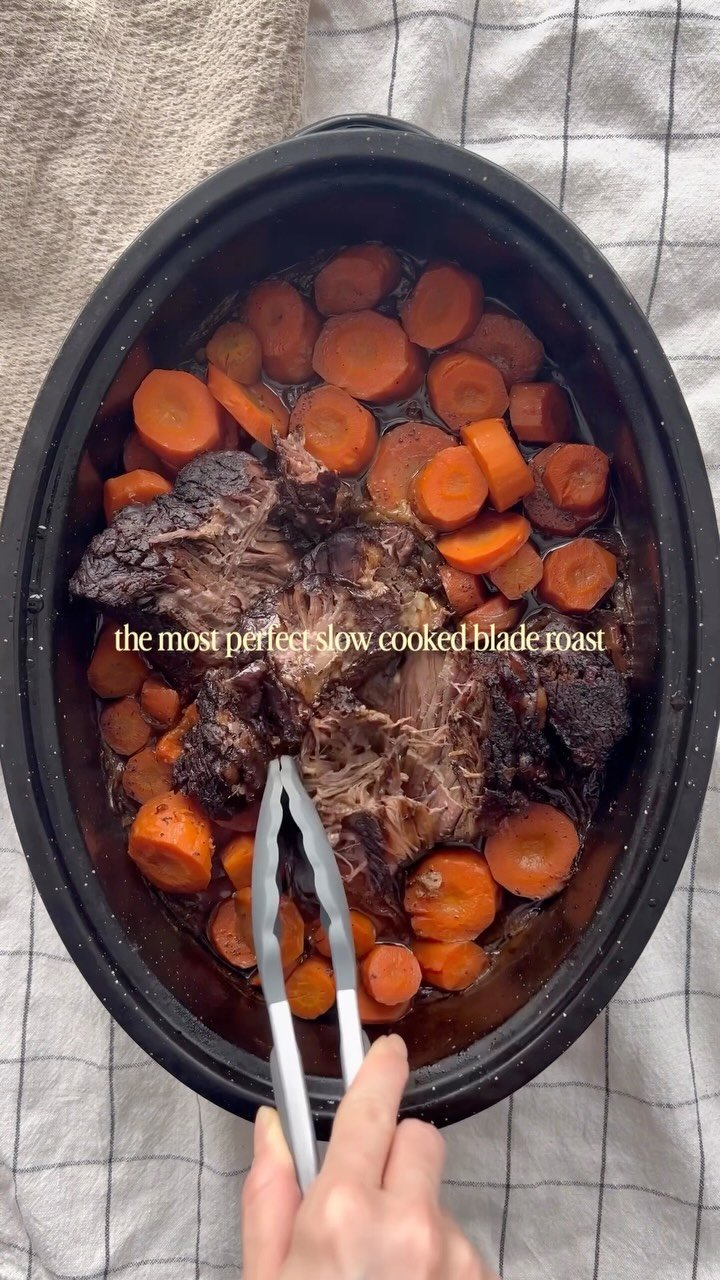 the best slow cooked roast everrr 🔪 

comment “recipe” and i’ll dm it ur way 💌

fall recipes • cozy meals • blade roast • dutch oven meals • slow cooked