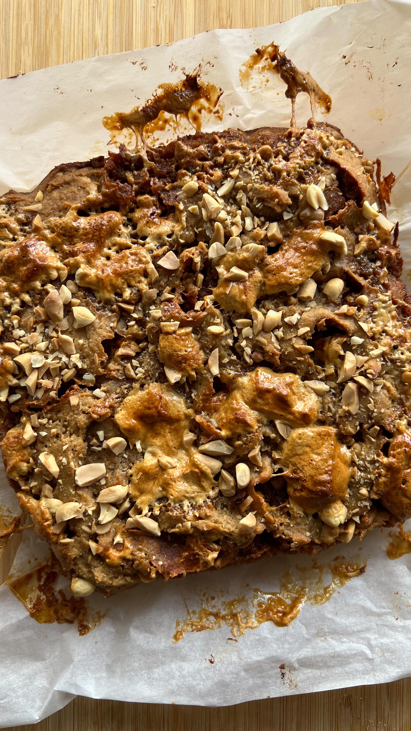 not your average blondie 💁‍♀️ these are grain free and refined sugar free peanut butter marshmallow blondies🥜 i made mine w homemade marshmallows but you can use storebought (but just know you and i are not the same 🙅‍♀️😂jk jk) the other ingredients are very straight forward: coconut flour, coconut milk, peanut butter, peanuts, honey, vanilla extract, baking soda, eggs☑️📝

comment “recipe” and ill dm you the link directly 💌

grain free baking • refined sugar free recipes • healthy treats • blondies