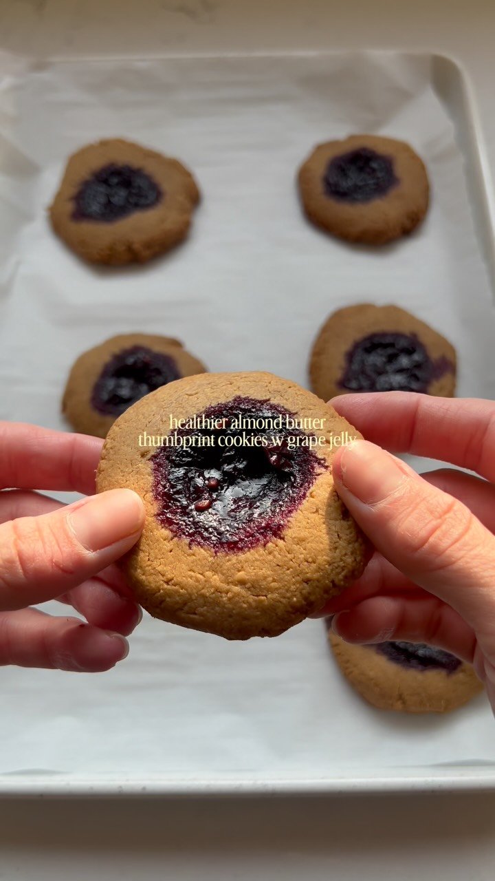 🍇 use whichever jelly or jam you like, but concord grape is supreme ✨ these are also grain free + refined sugar free 🫡

comment “recipe” and i’ll dm u the 🔗

healthy treats • almond butter cookies • healthy cookies • grain free recipes • refined sugar free recipes