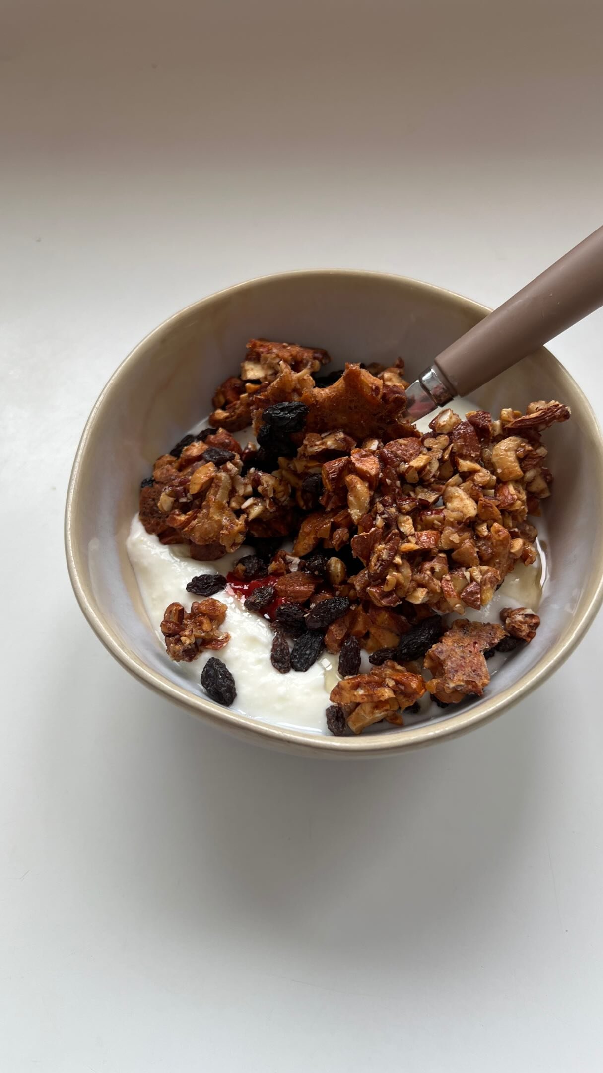 my favorite go-to grain free & refined sugar free granola, super easy, adapt it to your needs (swap the nuts for whatever you have, just keep the measurements!) 💞✌️ 

the best for yogurt bowls and snacking🤌
comment “recipe” and i’ll send it ur way!

grain free recipes • grain free granola • granola recipe • homemade granola