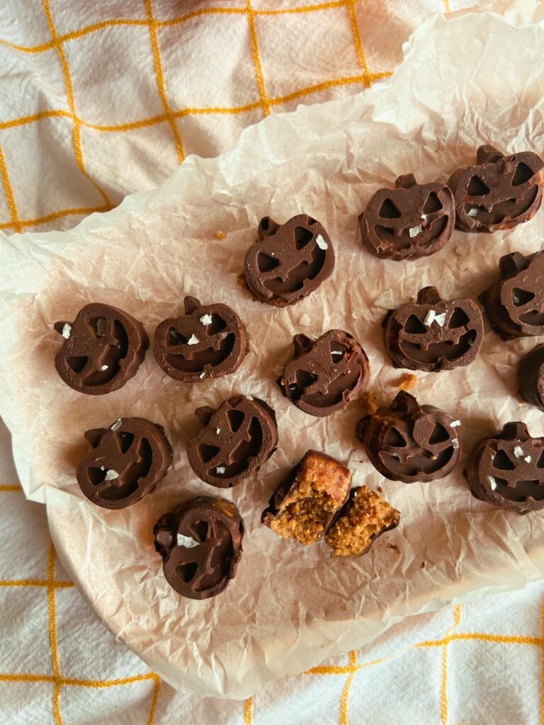 copycat dark chocolate reese's peanut butter cups (refined sugar free)