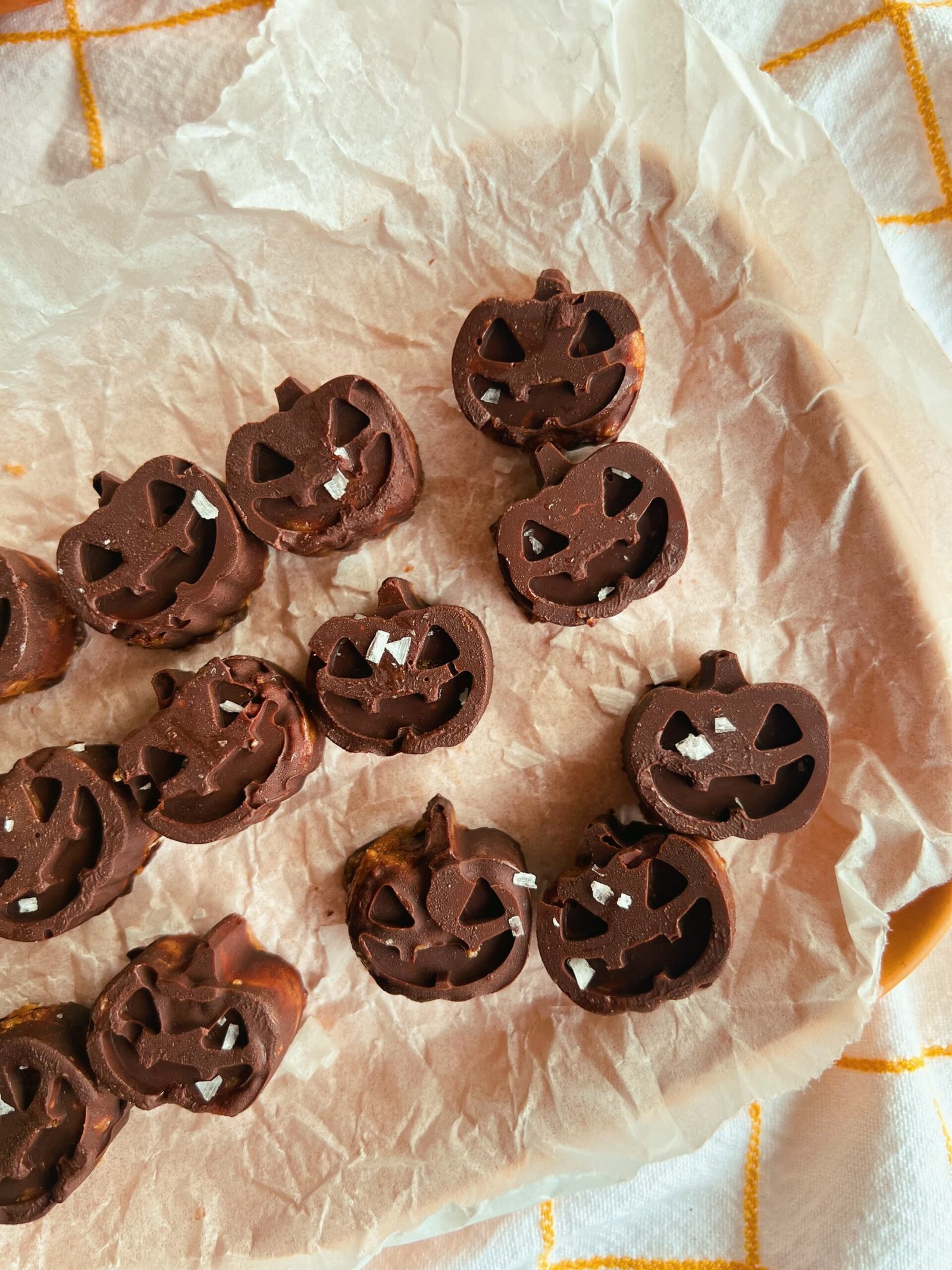 copycat dark chocolate reese's peanut butter cups (refined sugar free)