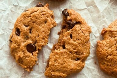 banana almond butter chocolate chip cookies (grain free & refined sugar free)