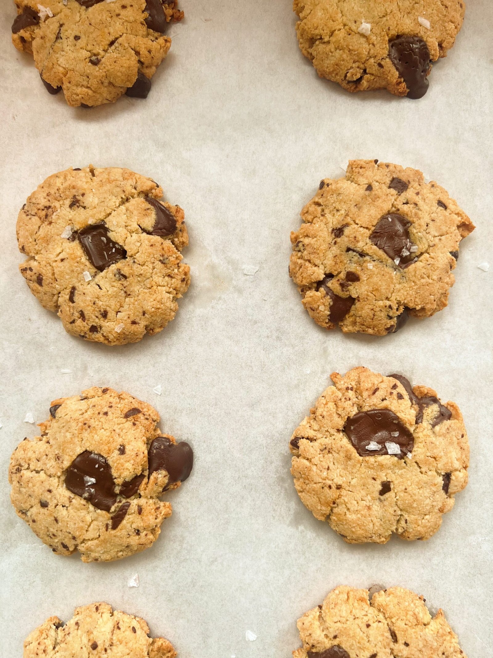 refined sugar free, almond flour chocolate chunk cookies