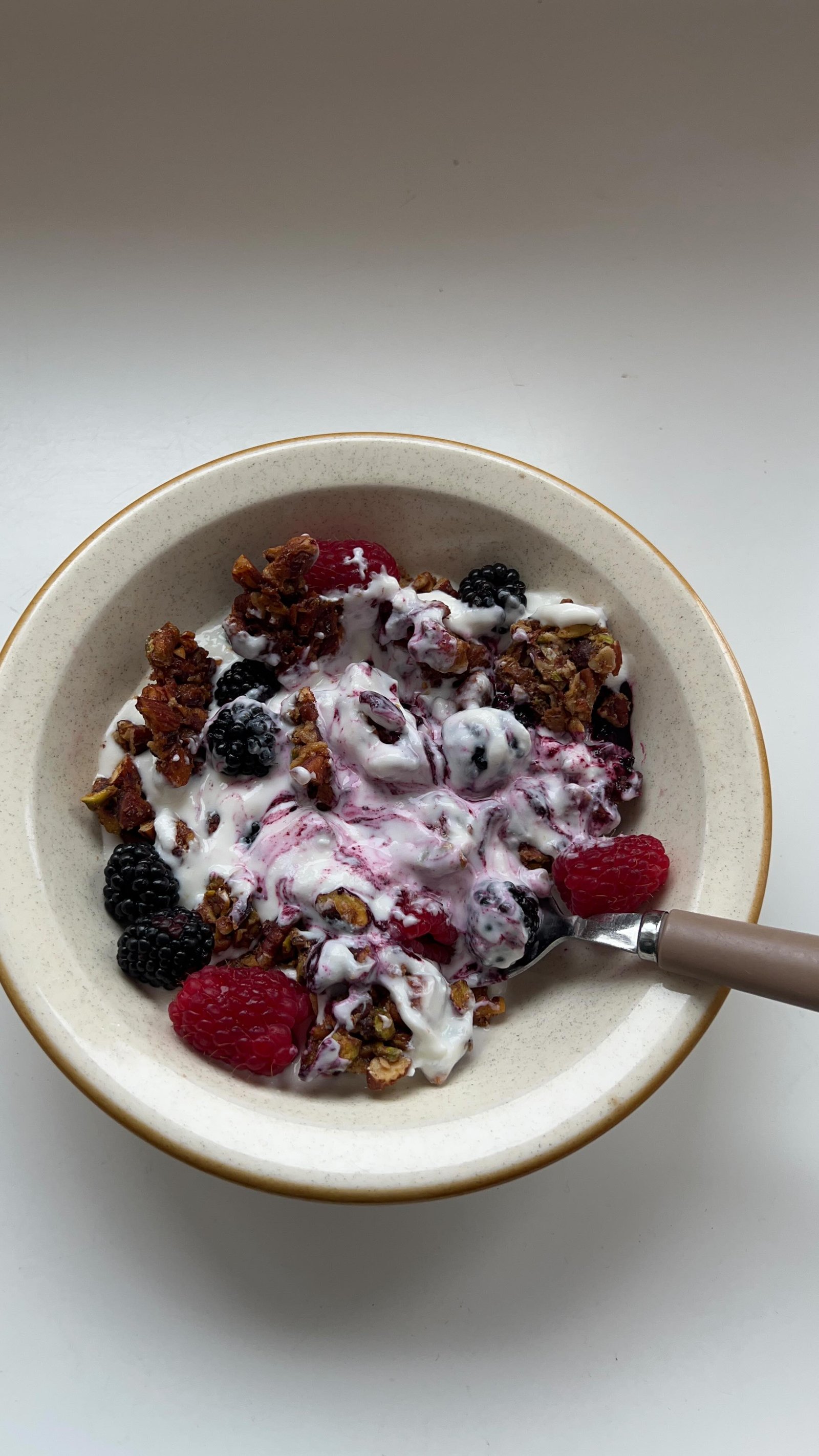 ALSO forgot to mention that making yogurt at home means no added sweeteners etc - i know exactly what’s in my yogurt and i add my own jam, honey etc when i eat it!! i also give it to my baby unsweetened and my toddler. good for the whole family 🤝

i have this recipe in my grain freee zine which is free to download on my website. if you want the link to download the zine and save the yogurt recipe comment “yogurt” below and i’ll dm it to you. the zine also has a bunch of other scd / grain free recipes!! did i mention it’s free???  meanwhile im working on a new ebook that is going to have 30 new and exclusive recipes 😮‍💨😌 

homemade yogurt, crohn’s disease, probiotics, gut health