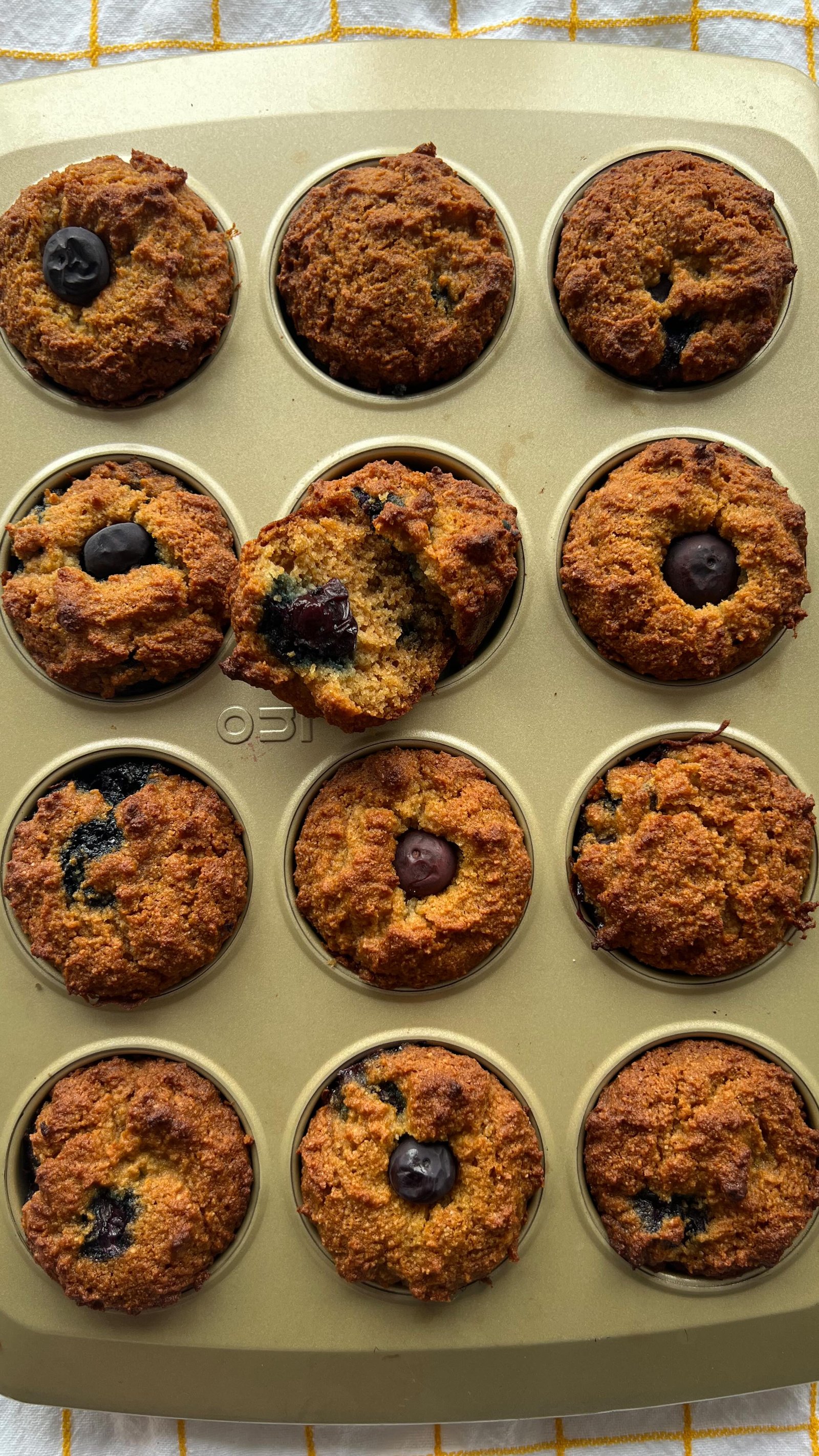 these grain free & refined sugar free blueberry muffins are a classic 💙🫐and they will hit the spot! 

comment “recipe” and i’ll dm you the full recipe. made w almond flour 💌

#grainfreerecipes #healthymuffins