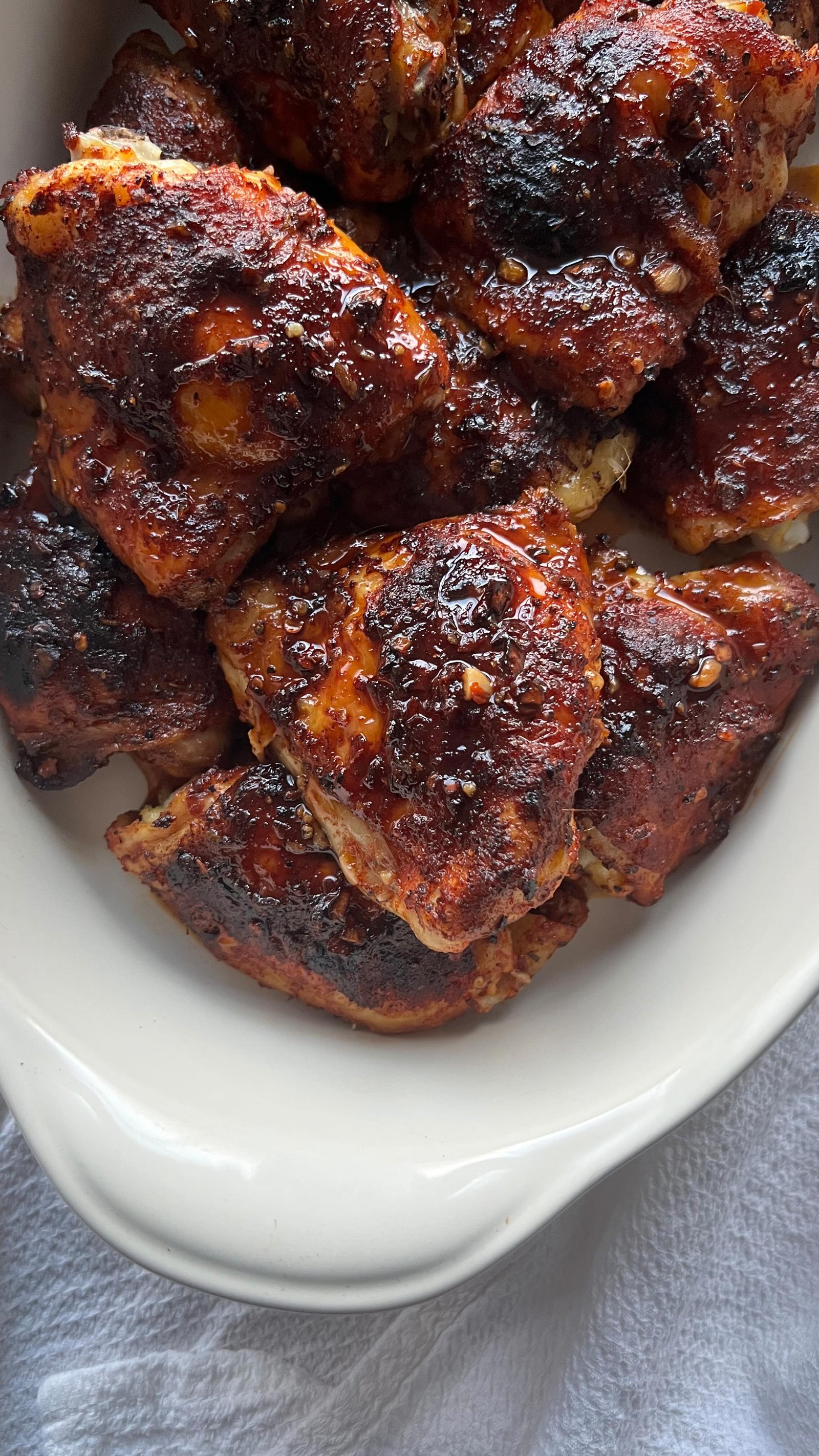 another bomb dot com recipe from my ebook 🫶🙂‍↕️ i make chicken a lot so i love having easy recipes like this in my arsenal💁‍♀️ skin on, bone in chicken thighs are the best way to eat chicken you cannot convince my otherwise. and these are of the hot honey garlic variety 👌

comment “ebook” and i will send over the ebook link where you can find the recipe and many other grain free, gluten free and refined sugar free recipes !! 

grain free recipes • easy chicken recipes • easy dinner • healthy recipes • ibd