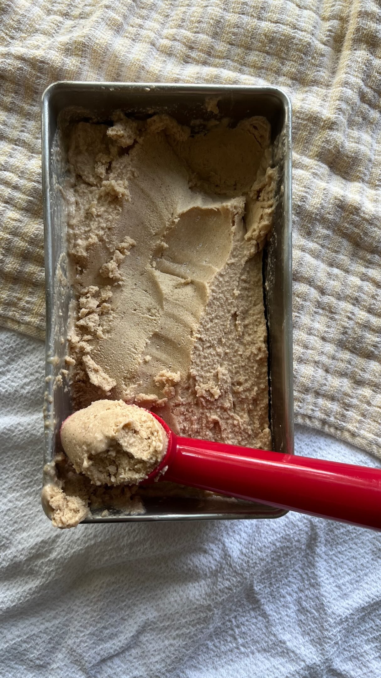it’s ice cream sznnn 🍨🍨🍨this is my homemade vanilla ice cream recipe that’s also dairy free (uses coconut milk) and refined sugar free (sweetened w honey) 

so fun to have homemade ice cream and i feel better about giving it to my kids 🙃✌️😌 the recipe is in my ebook, comment “ebook” below to get the link to it!

homemade ice cream • refined sugar free recipes • dairy free recipes