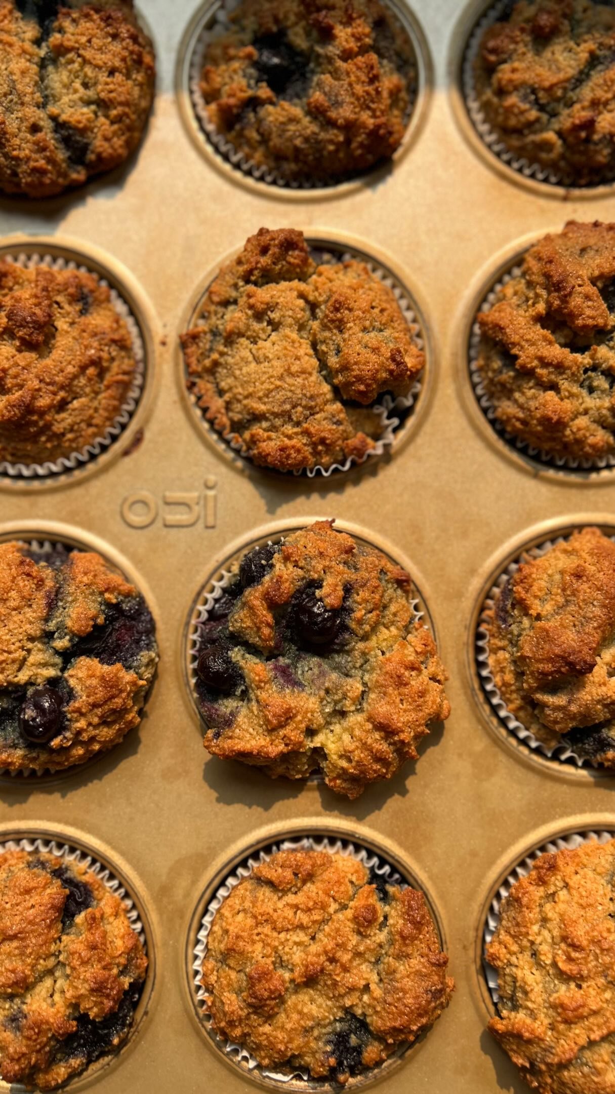 this might be a new series; things my daughter asks me to make and how i do it without refined sugar🤫🤗 🫐

these blueberry muffins are made w almond flour and honey, i added lemon juice instead of apple cider vinegar becuz i went for a lemon blueberry muffin🙂‍↕️ both my girls, 3 and 1, love them, although the 1 year old is a bit more enthusiastic (about anything baked or bread related tbh lol). the recipe is super simple on my site, hit the link in bio or comment “recipe” below and ill send it your way so you can save it for later!