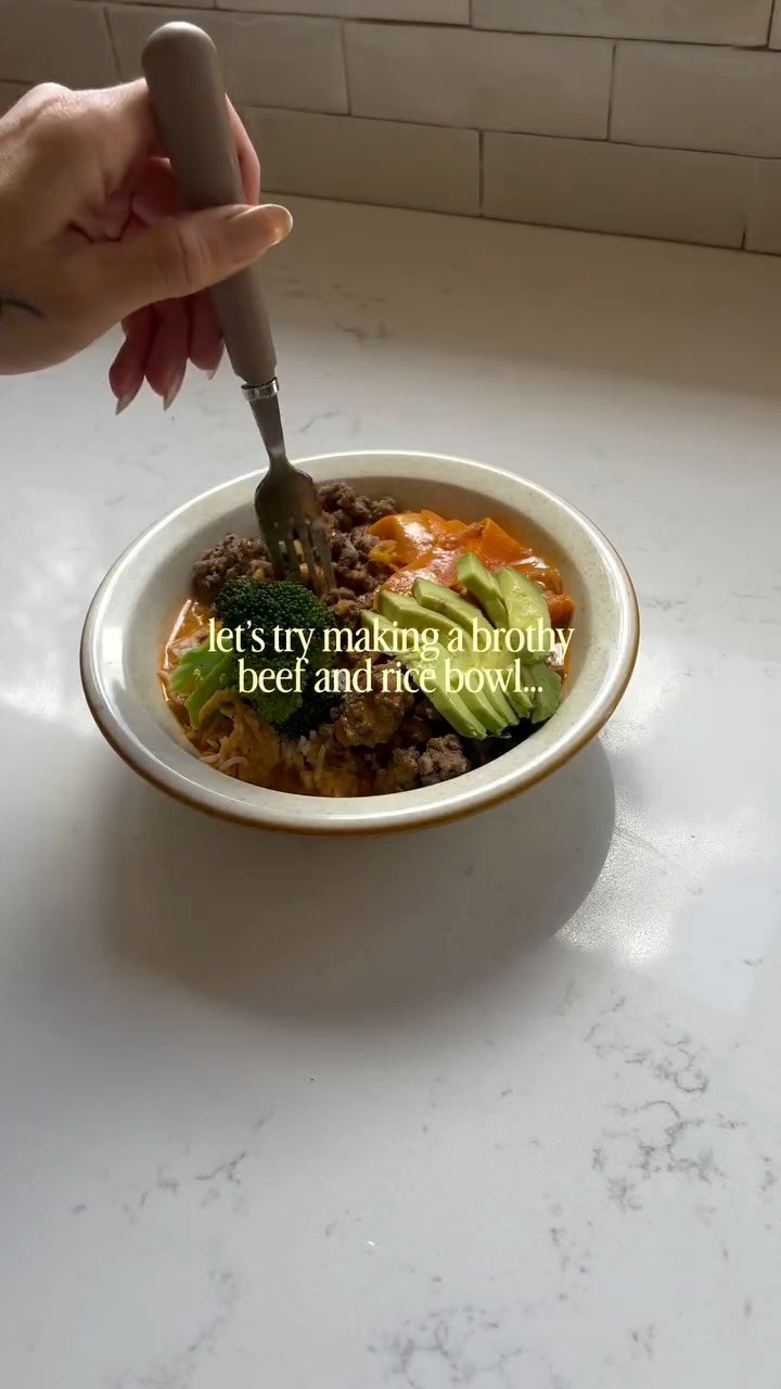 i keep seeing brothy rice bowls all over my feed, and as my whole family is obsessed w rice i knew i wanted to try it. and it was bomb 💣i will def make a variation of this again and potentially turn it into a real recipe. my only considerations: i did put a ton of broth but it really got soaked up quickly by the rice and therefore was not soup-esque. i would probably put less broth next time personally ! this is so versatile too in terms of the veggies you eat with it - i steamed the thinly peeled carrots and broccoli so they were hot and my daughters ate both veggies all mixed into their bowl (!) also if i could find my sesame seeds i would have added some on top - alas they are somewhere in kitchen reno storage mess 🙃👌✨

broth rice bowl • beef broth rice bowl • healthy meals • homemade cooking • whole foods